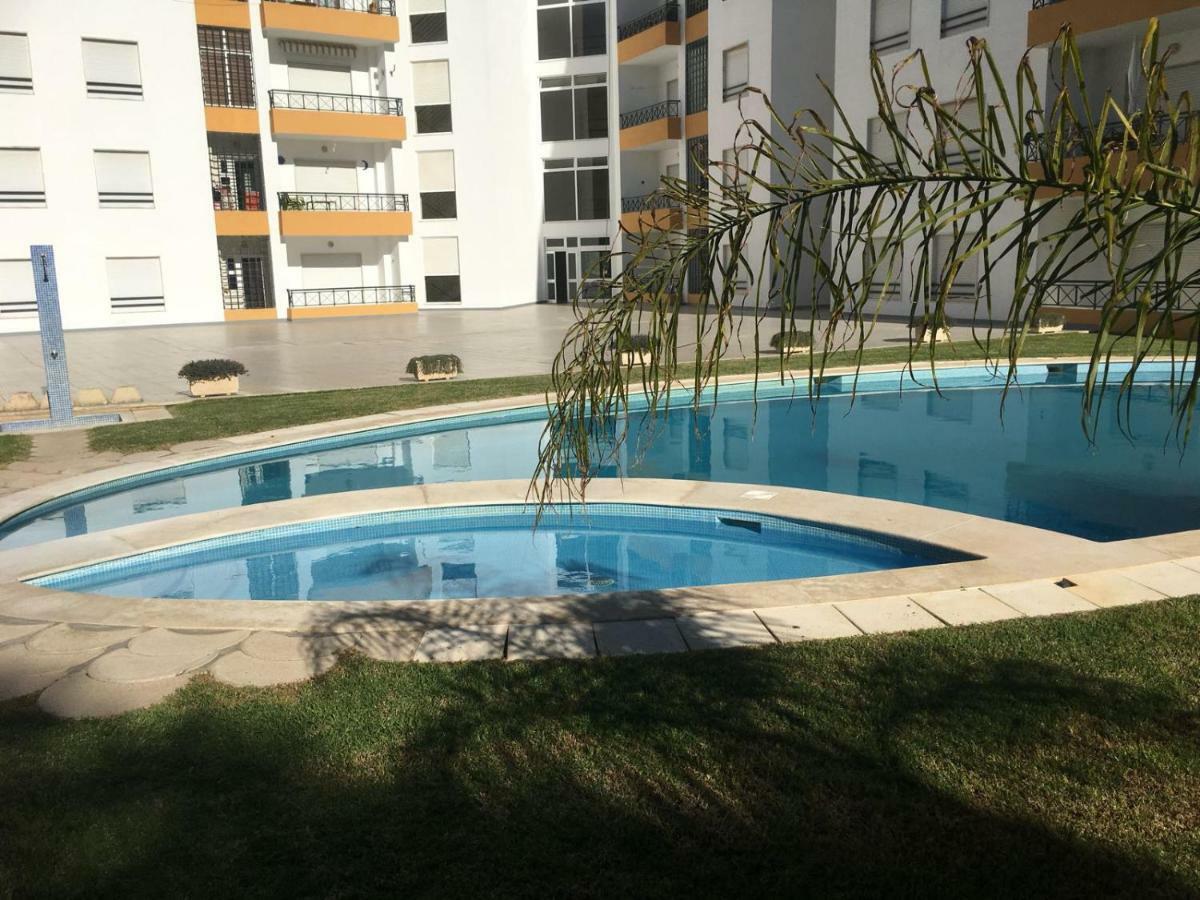 Quiet Apartment Overlooking The Swimming Pool Armacao de Pera Exterior photo