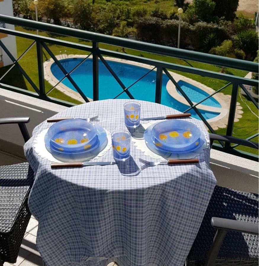Quiet Apartment Overlooking The Swimming Pool Armacao de Pera Exterior photo